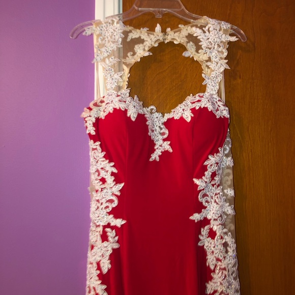 Red prom dress w/ sheer sides - Picture 4 of 8